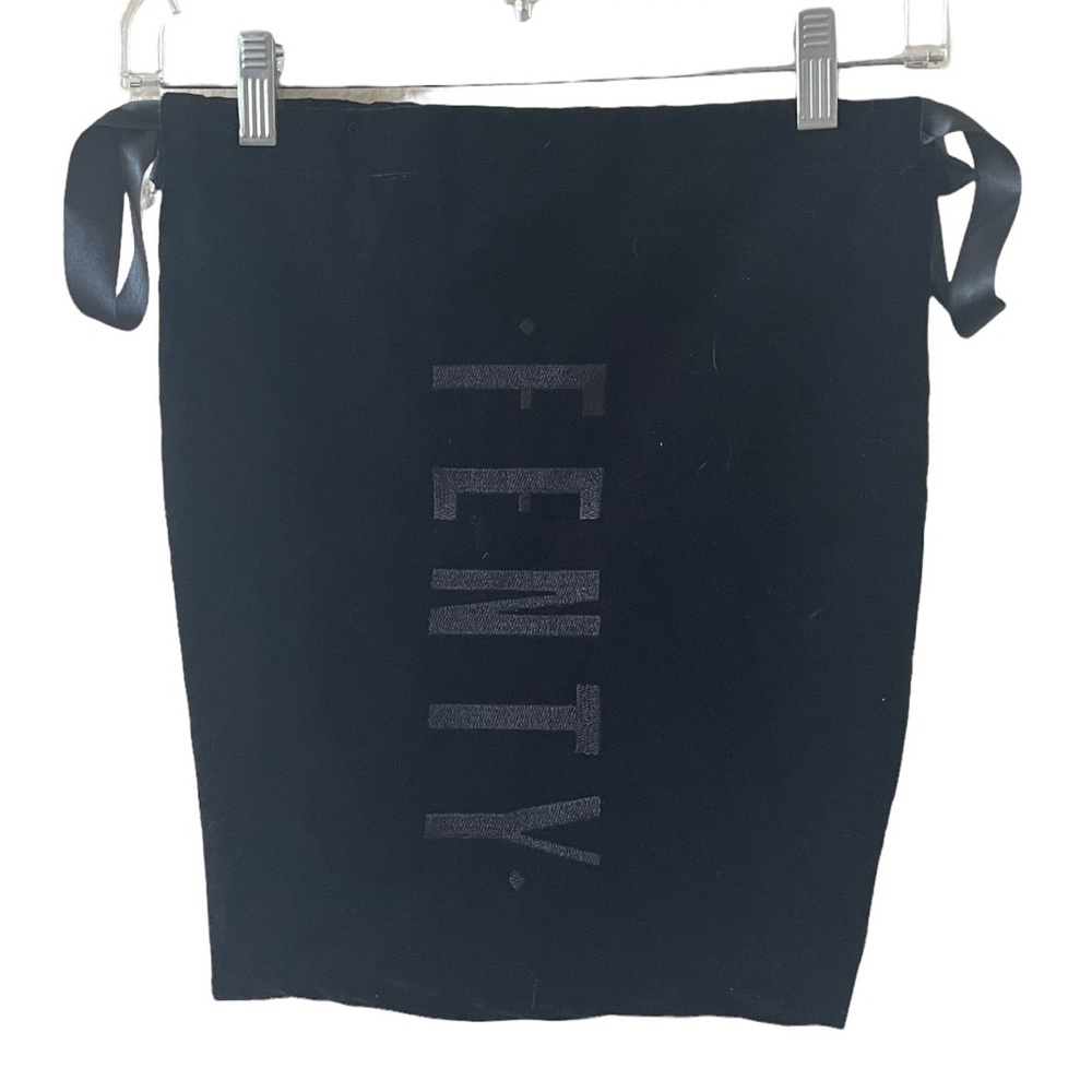 💛💛 4/$25 Fenty black velvet dust bag